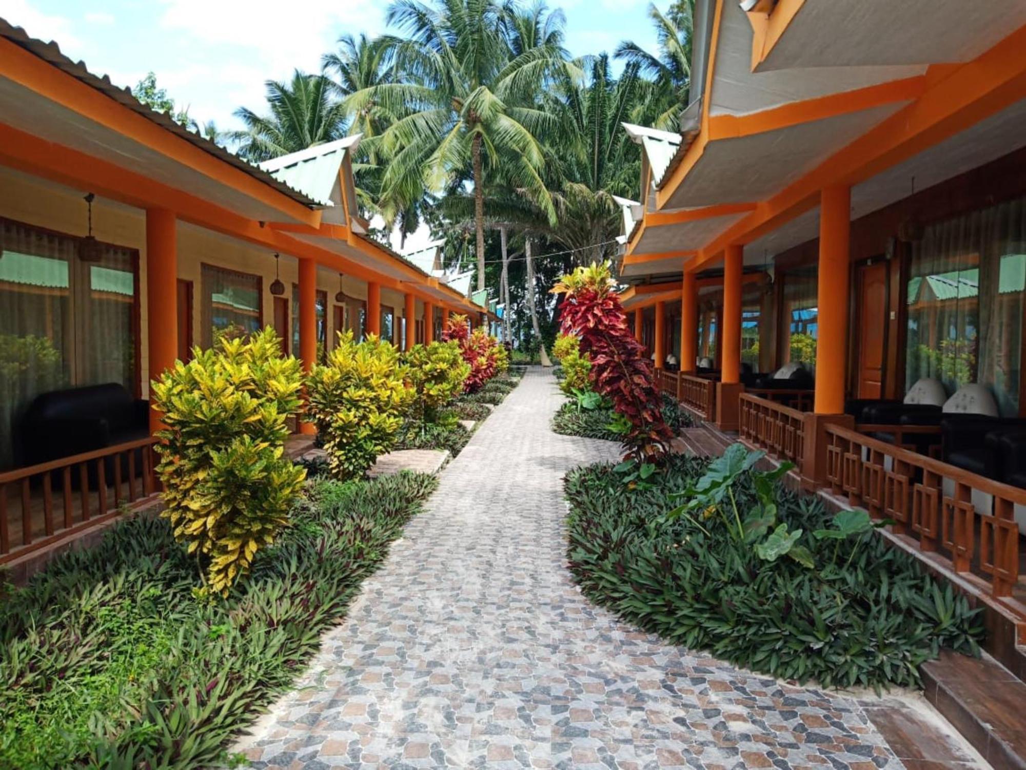 Gold India Beach Resort Govind Nagar Exteriör bild